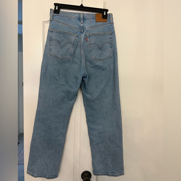 Levi's Ribcage Straight Ankle Jeans - Picture 2 of 6